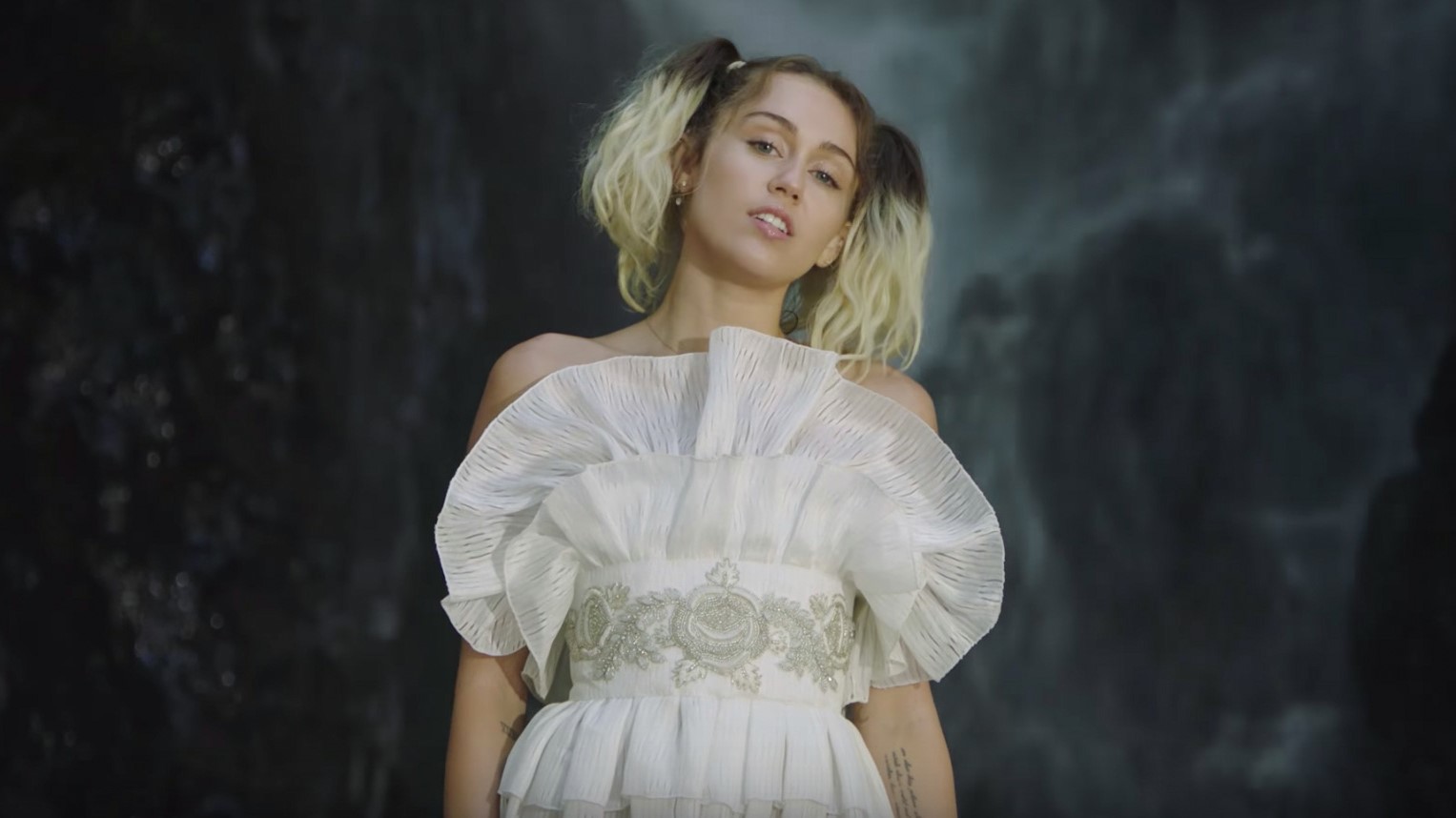 Una desintoxicada Miley Cyrus trae Malibu pero sin piña