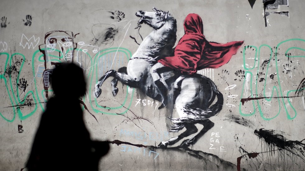 Banksy reaparece en París para apoyar a los refugiados
