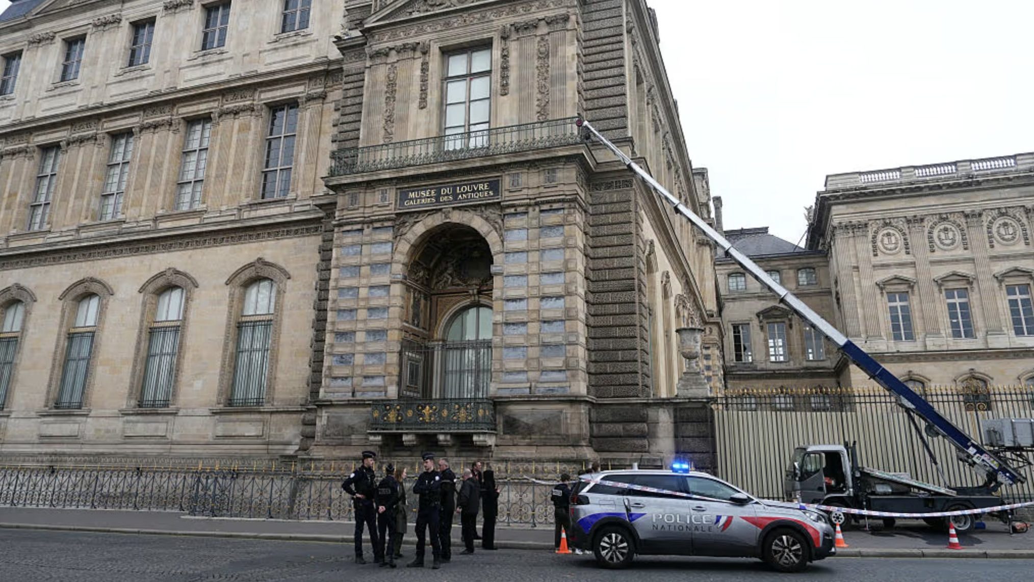 Robo de Joyas en el Museo del Louvre: Impacto y Seguridad